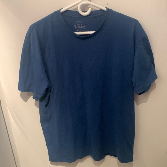 Beautiful Blue Crewneck True Classic Tees SZ XL - Picture 1 of 4